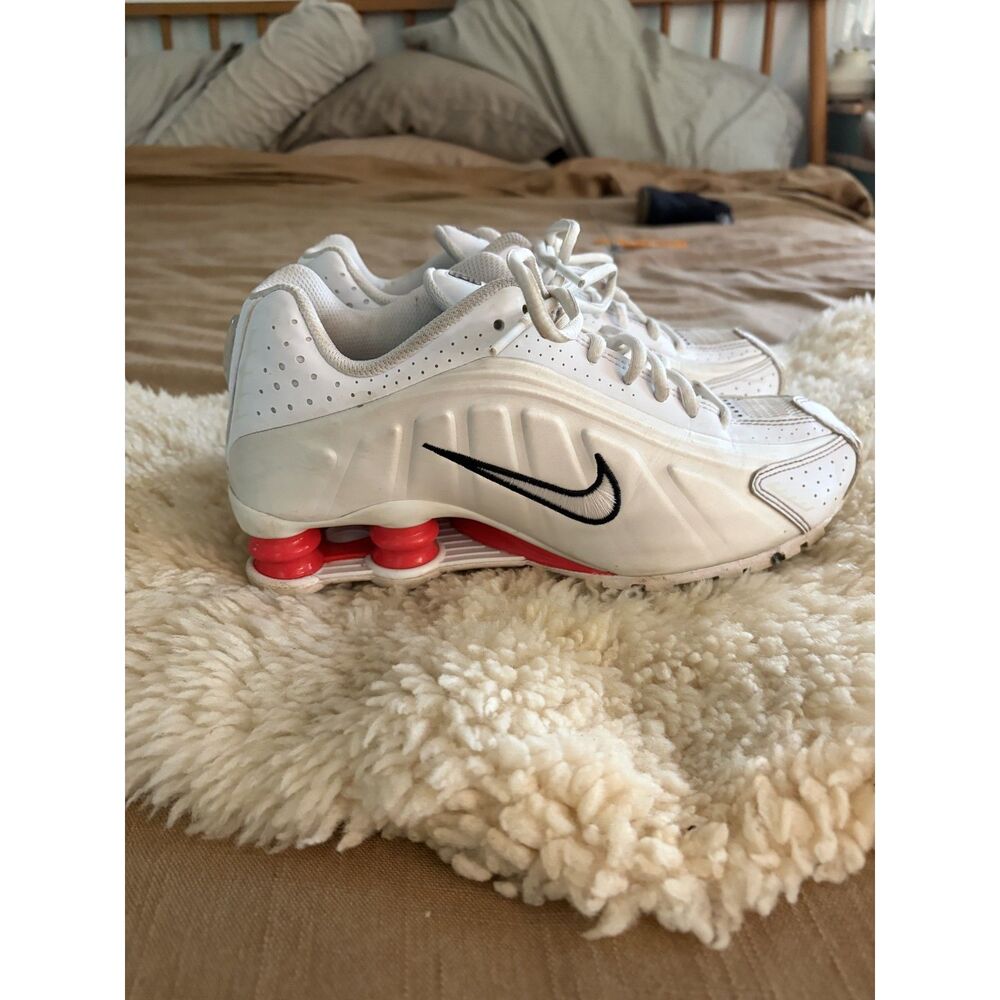 Nike Shox R4 'White Phantom Picante Red' Big Kids Sz. 5